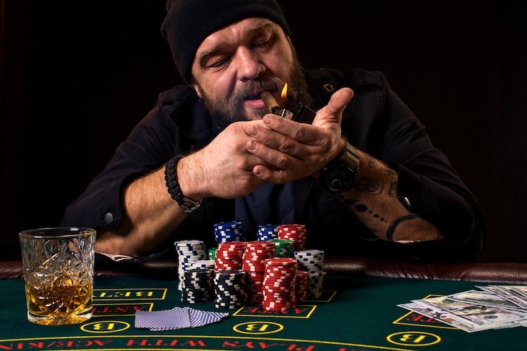 Antarmuka Texas Poker di aplikasi mobile lion8 menampilkan meja permainan dan kartu pemain